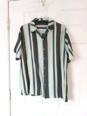 No Boundaries Short Sleeve Button Up Shirt Mens XL Green, Pink & Blue Striped